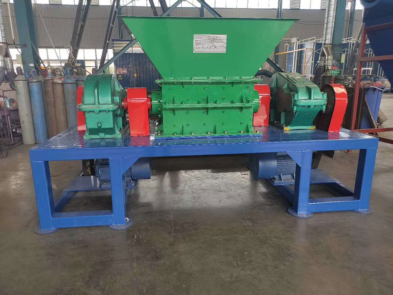 搖篩大木塊撕碎設(shè)備